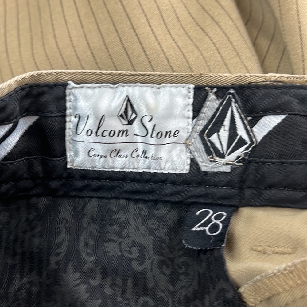 Volcom shorts - Picture 7 of 10